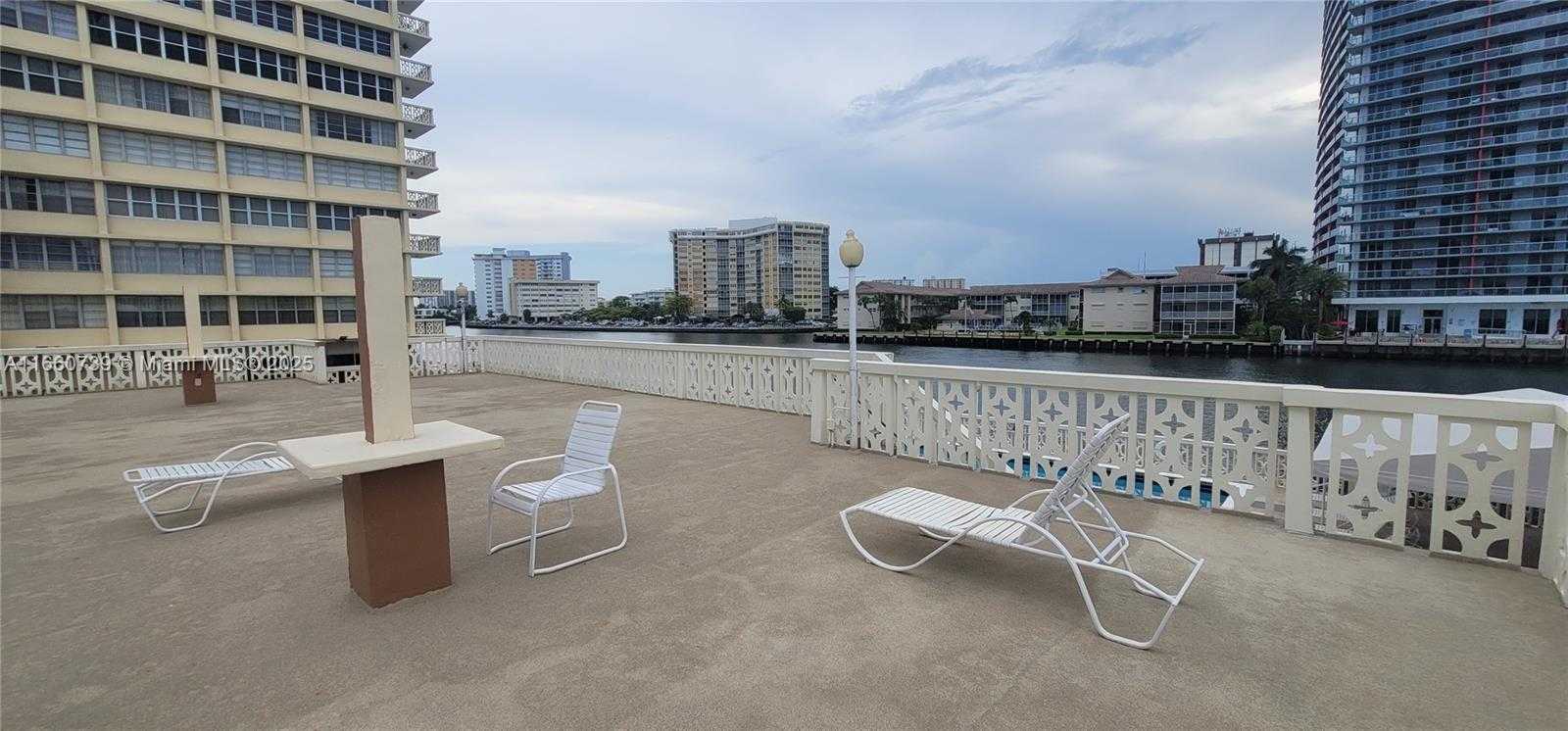 Small Image of 1825 S Ocean Dr, Hallandale Beach, FL 33009, USA Number 19