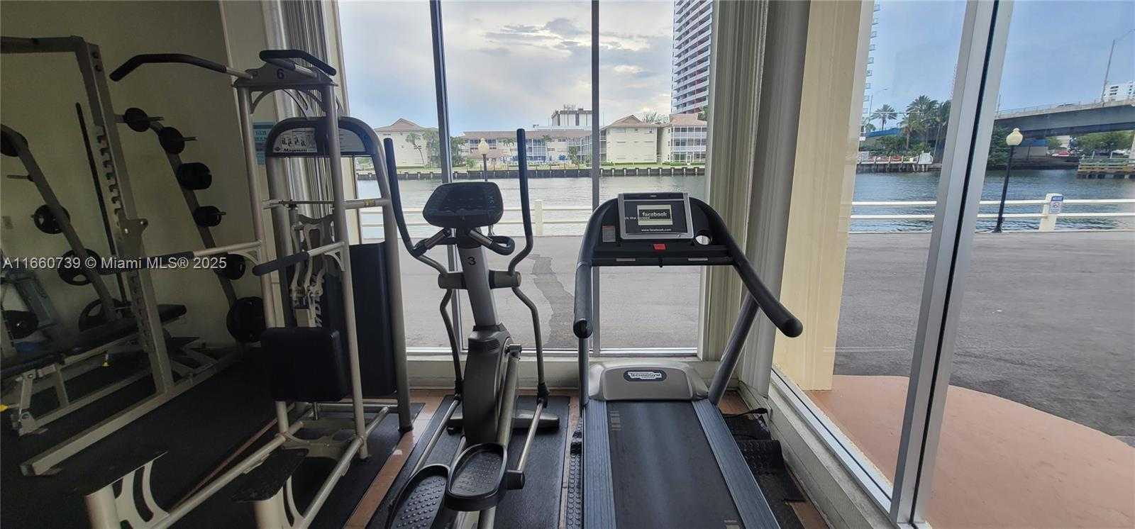 Small Image of 1825 S Ocean Dr, Hallandale Beach, FL 33009, USA Number 23