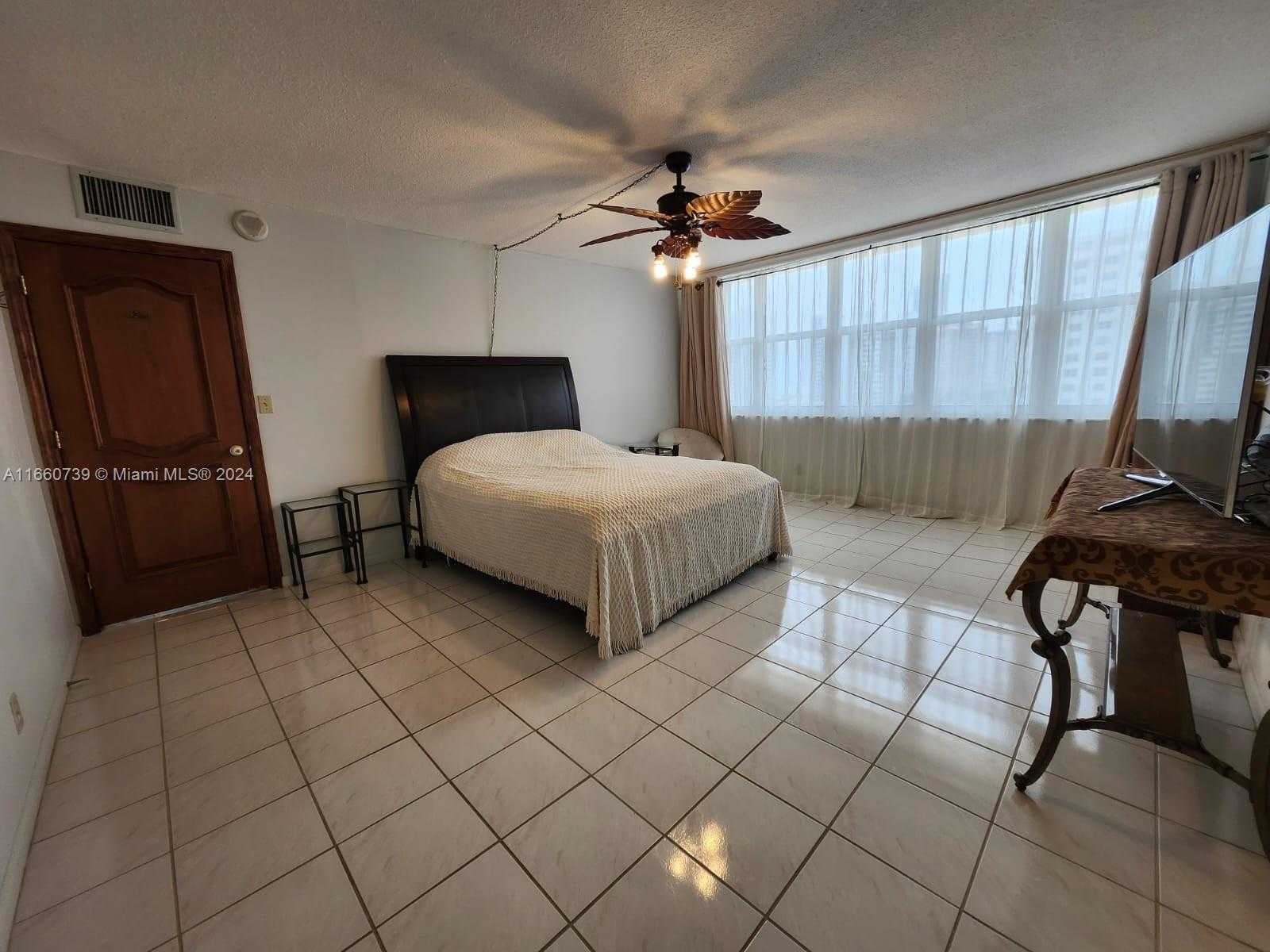 Small Image of 1825 S Ocean Dr, Hallandale Beach, FL 33009, USA Number 3