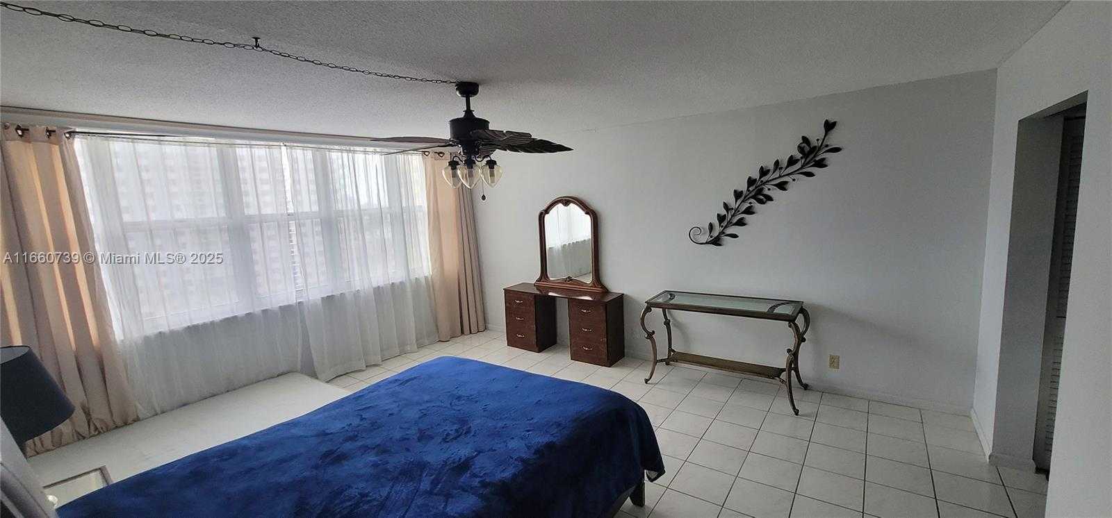 Small Image of 1825 S Ocean Dr, Hallandale Beach, FL 33009, USA Number 7