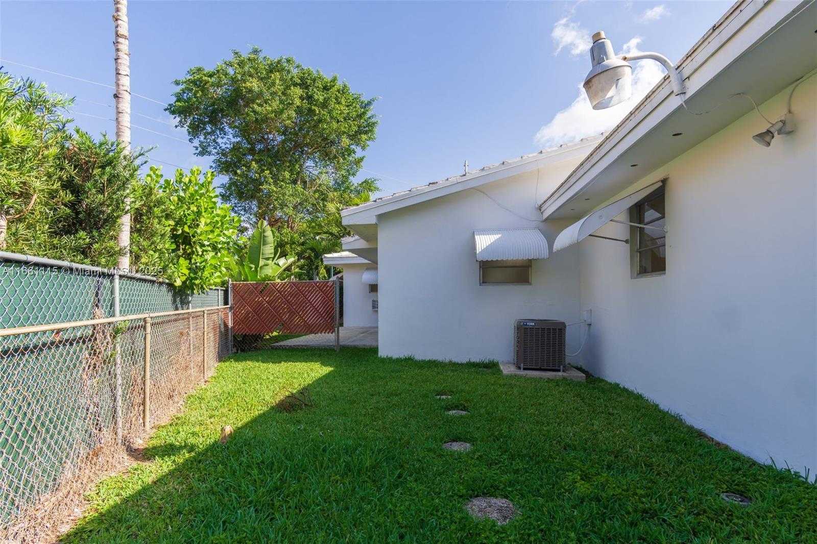 Small Image of 904 NORTH EAST 96TH ST, Miami Shores Number 16