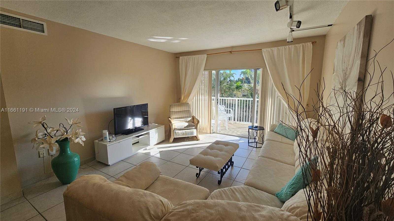 Small Image of 1985 SOUTH OCEAN DR #ML, Hallandale Beach Number 3
