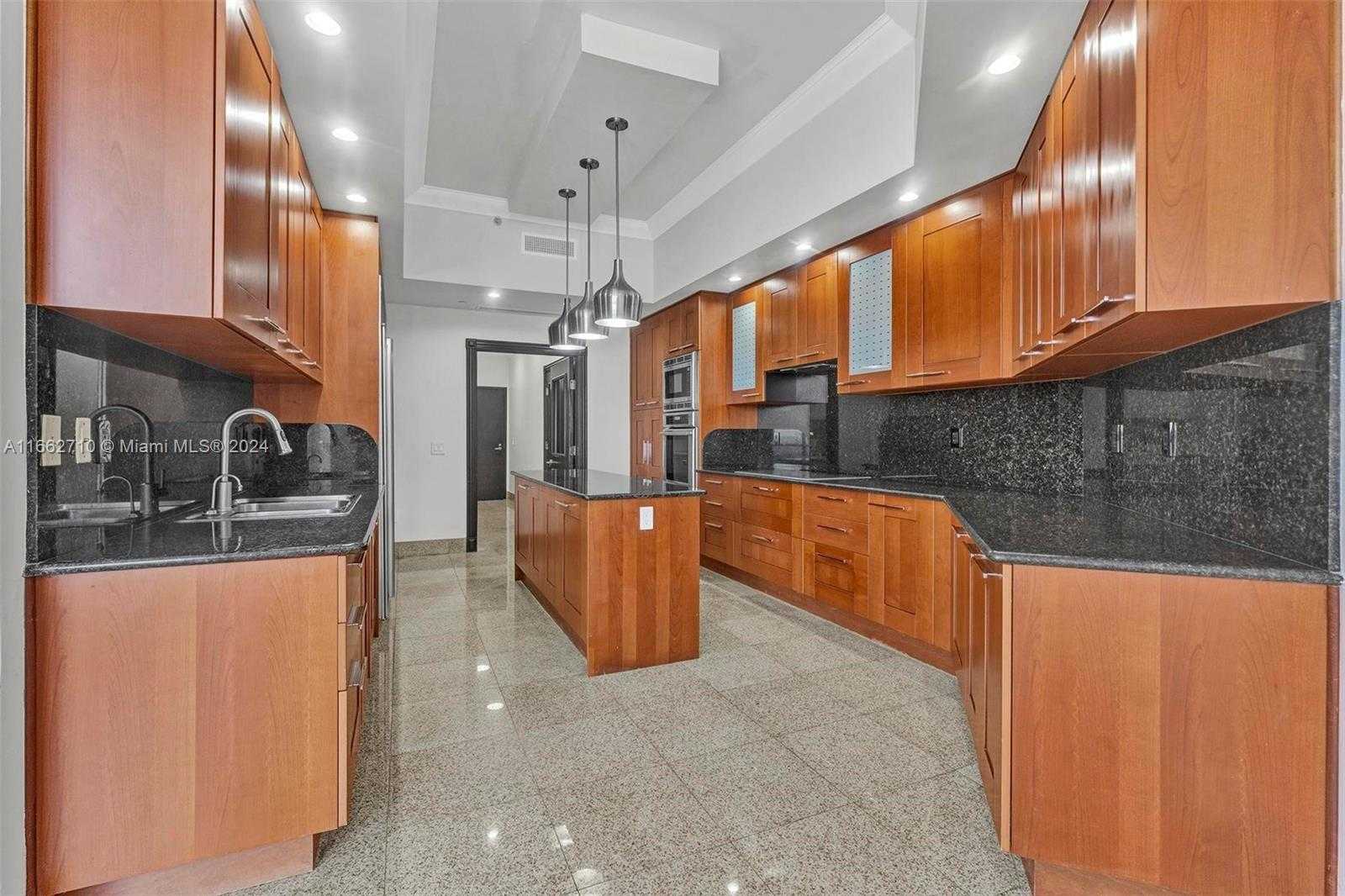Small Image of 60 EDGEWATER DR #PH2D, Coral Gables Number 16