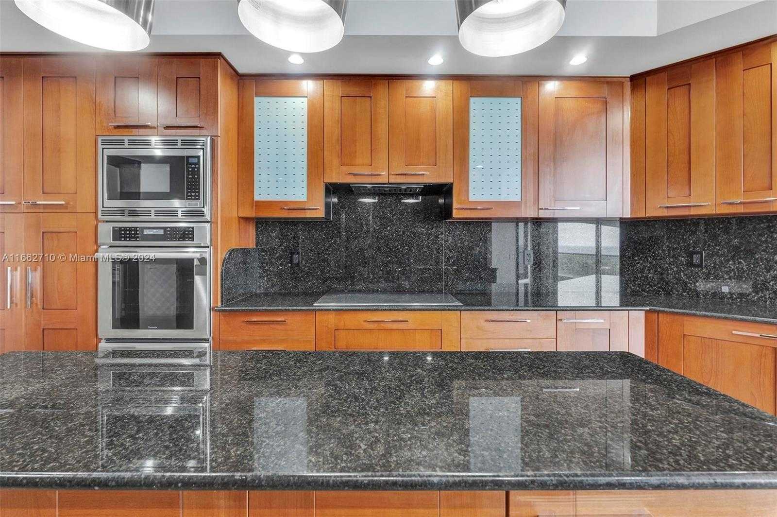 Small Image of 60 EDGEWATER DR #PH2D, Coral Gables Number 17