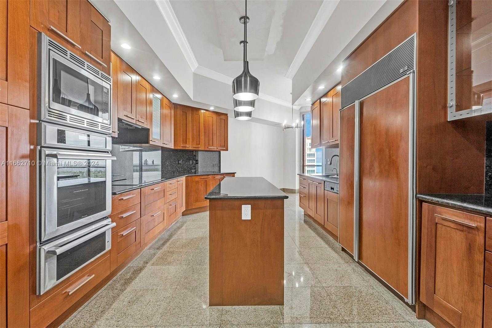 Small Image of 60 EDGEWATER DR #PH2D, Coral Gables Number 3