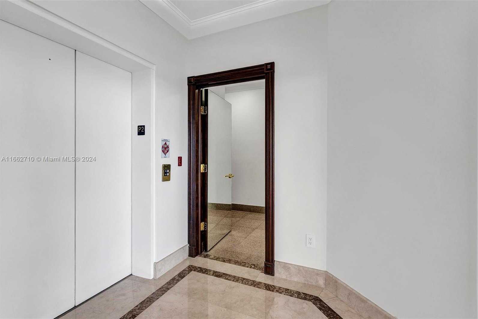 Small Image of 60 EDGEWATER DR #PH2D, Coral Gables Number 32