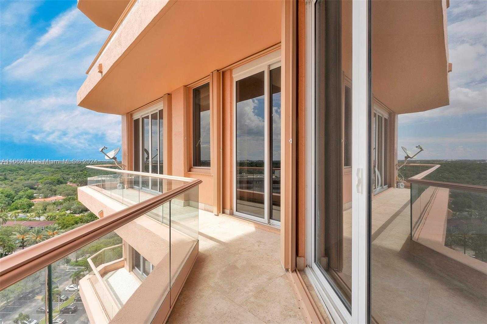 Small Image of 60 EDGEWATER DR #PH2D, Coral Gables Number 33