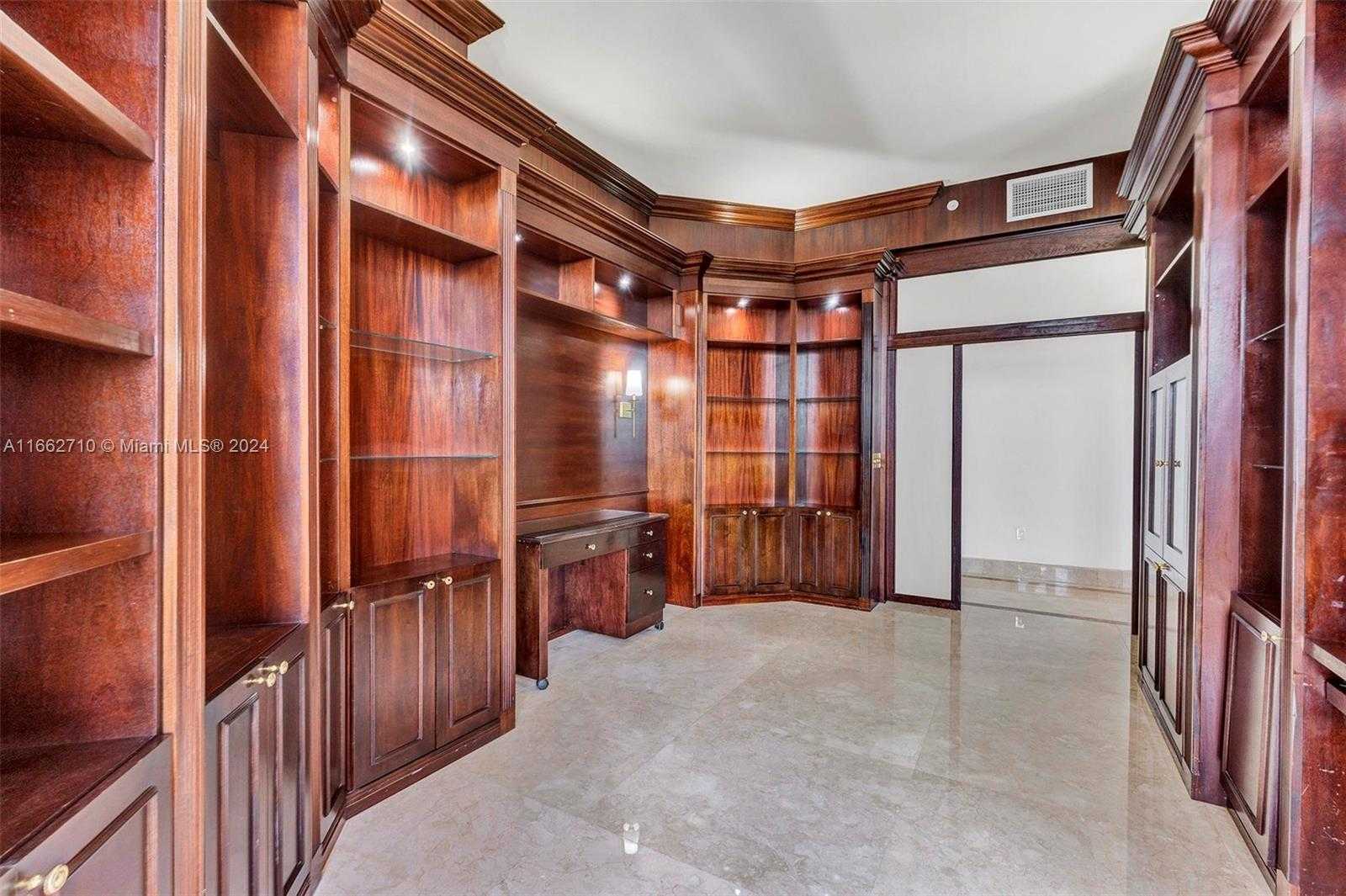 Small Image of 60 EDGEWATER DR #PH2D, Coral Gables Number 4
