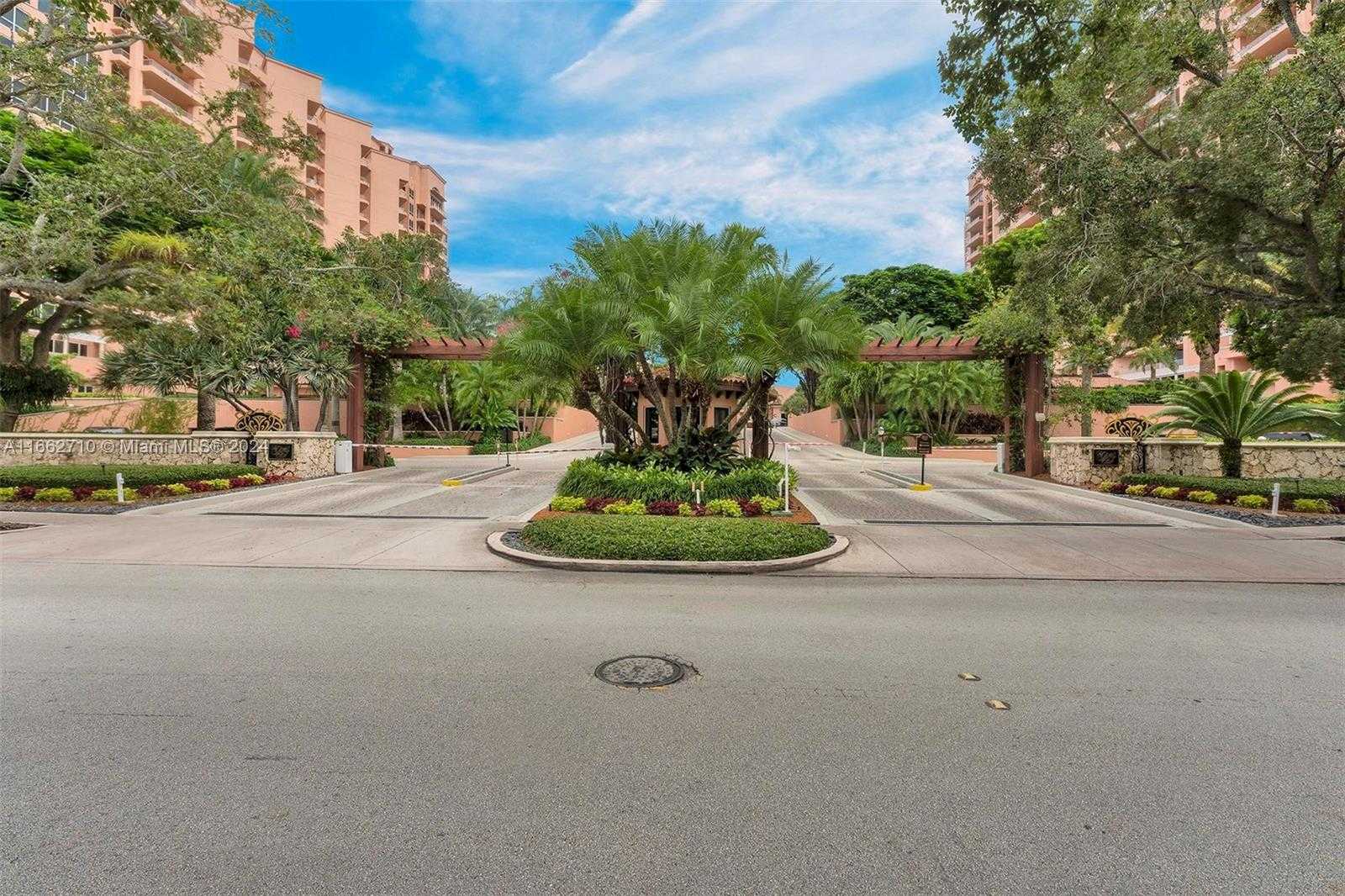 Small Image of 60 EDGEWATER DR #PH2D, Coral Gables Number 41