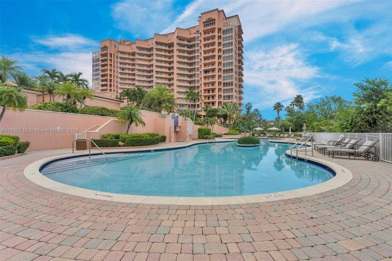 Small Image of 60 EDGEWATER DR #PH2D, Coral Gables Number 46