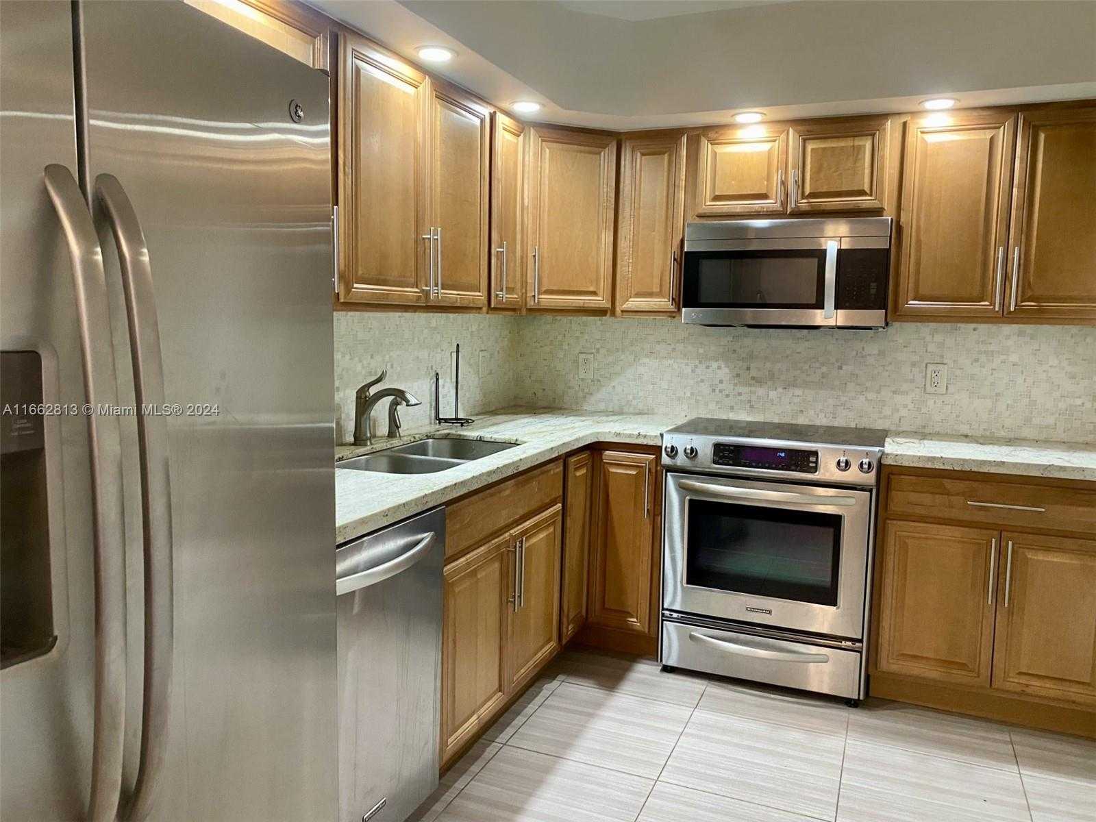 Small Image of 400 KINGS POINT DR #224, Sunny Isles Beach Number 3