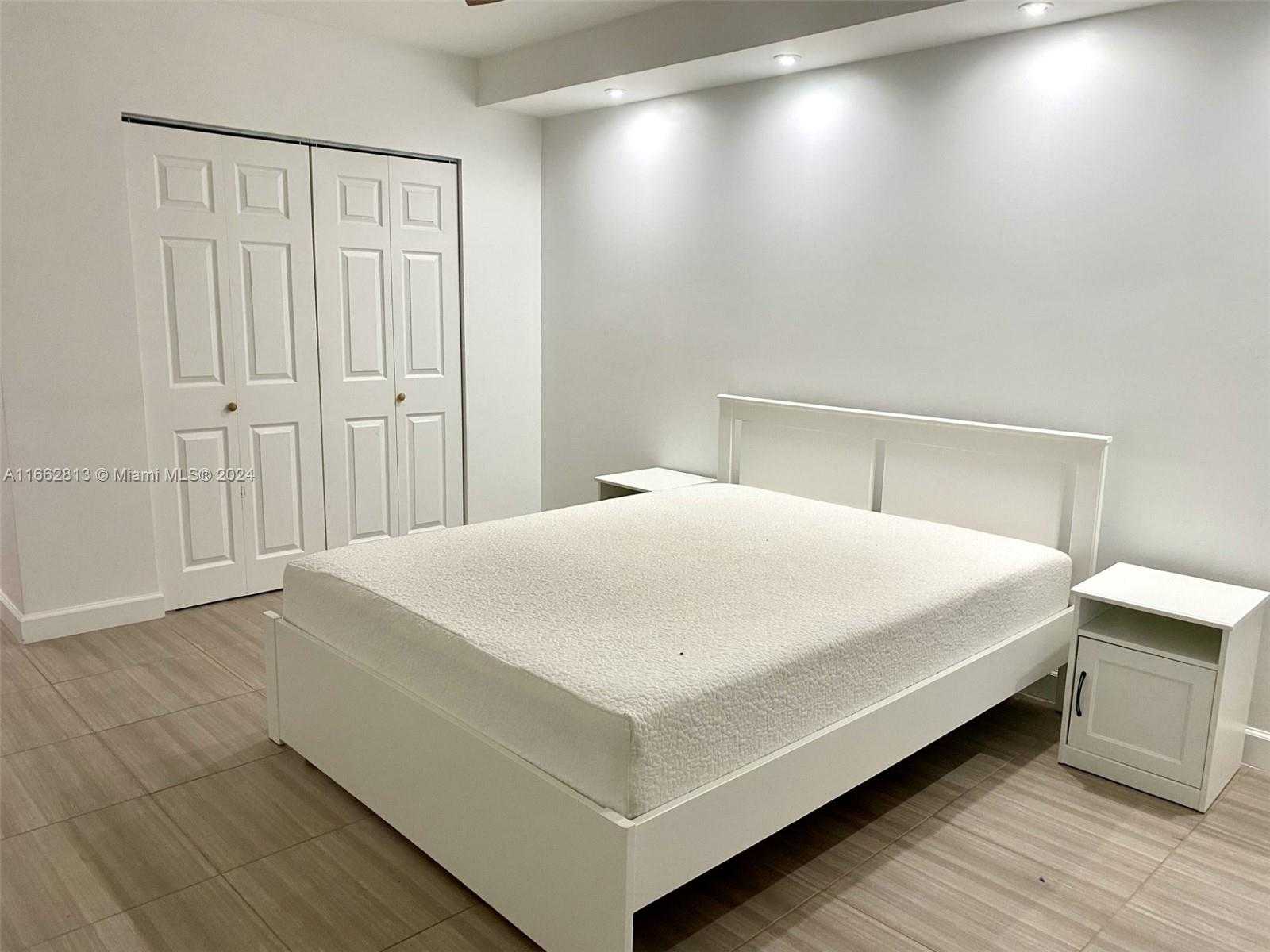 Small Image of 400 KINGS POINT DR #224, Sunny Isles Beach Number 4