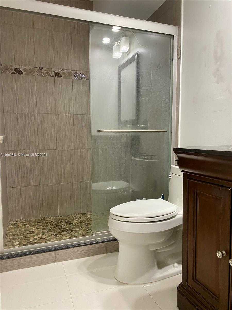 Small Image of 400 KINGS POINT DR #224, Sunny Isles Beach Number 6