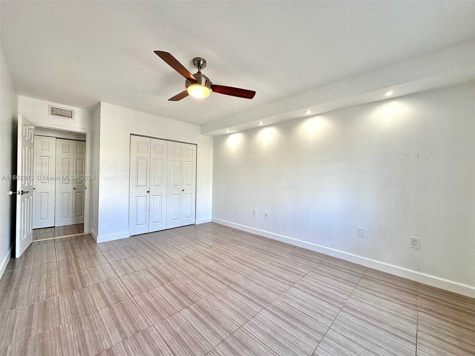 Small Image of 400 KINGS POINT DR #224, Sunny Isles Beach Number 8