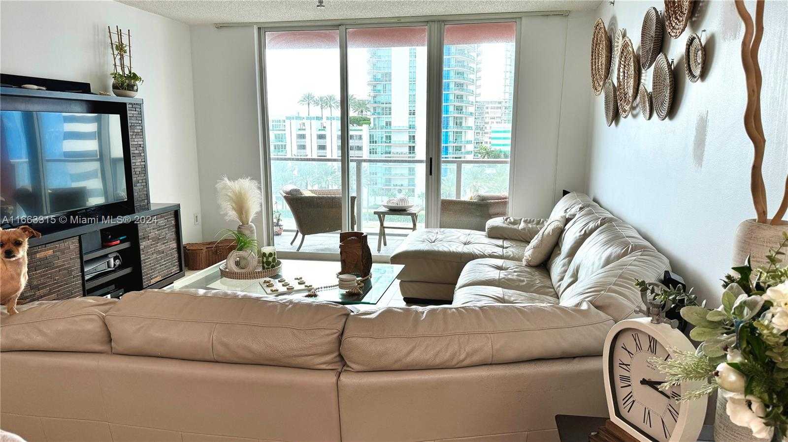 Small Image of 1155 BRICKELL BAY DR #603, Miami Number 4