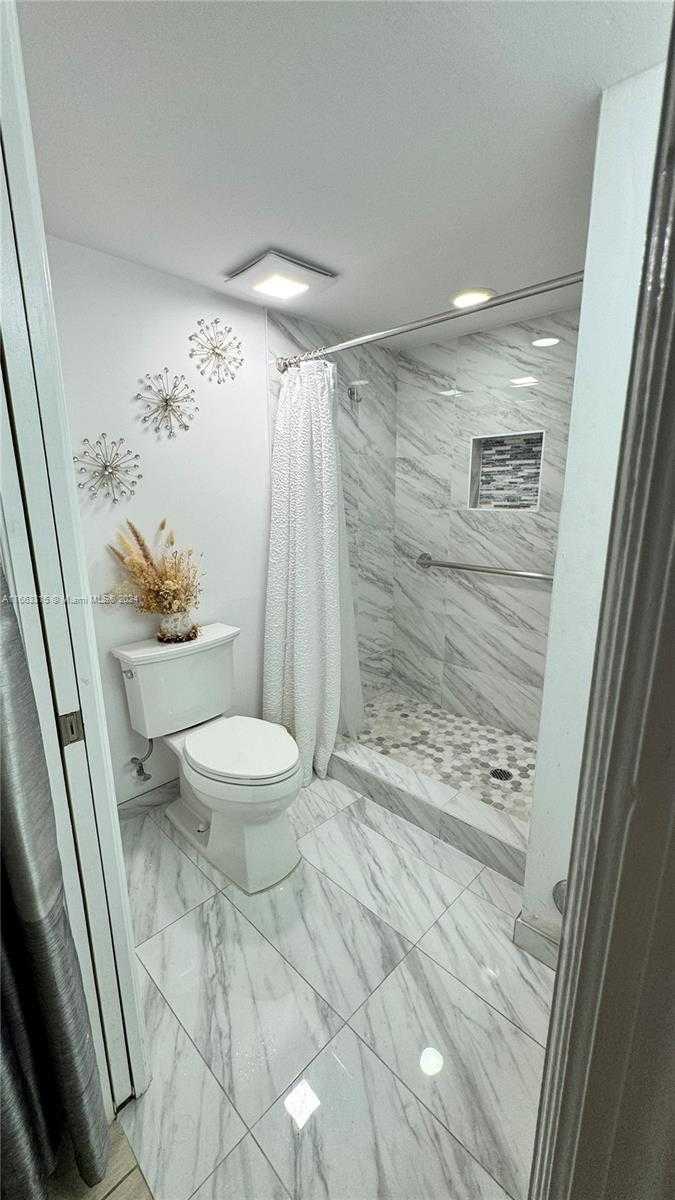 Small Image of 1155 BRICKELL BAY DR #603, Miami Number 8