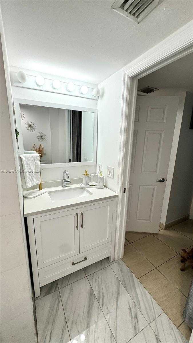 Small Image of 1155 BRICKELL BAY DR #603, Miami Number 9
