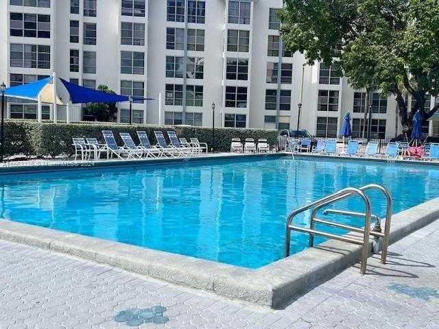 Small Image of 17570 ATLANTIC BLVD #401, Sunny Isles Beach Number 3