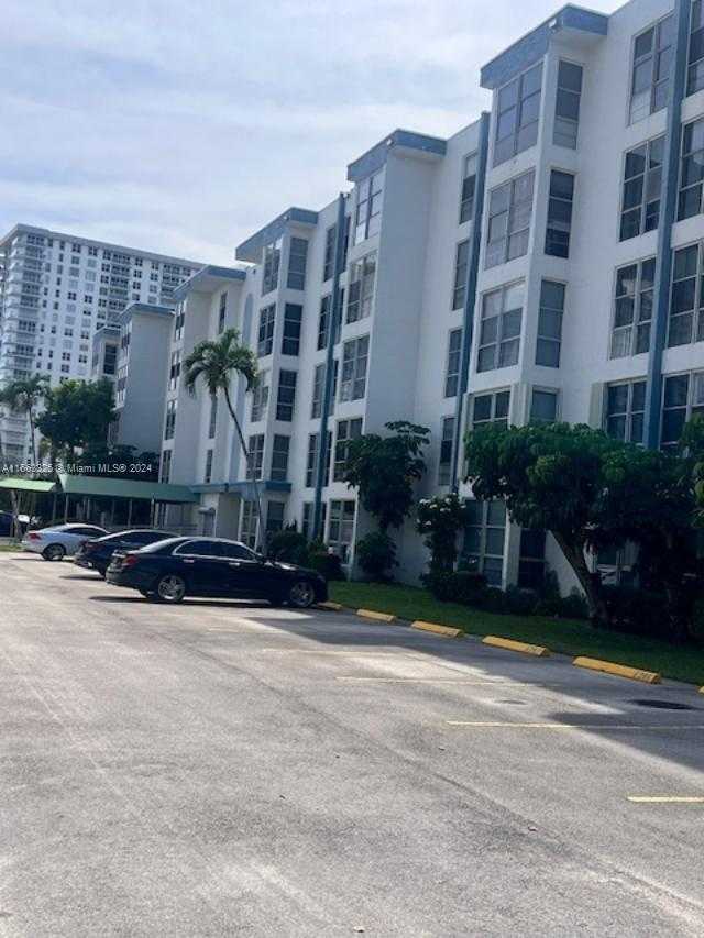 Small Image of 17570 ATLANTIC BLVD #401, Sunny Isles Beach Number 4