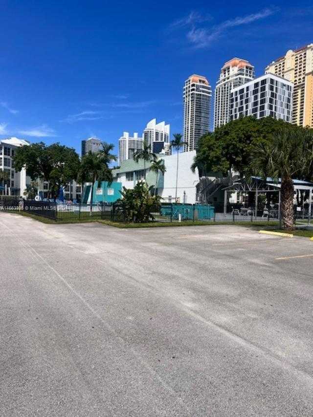 Small Image of 17570 ATLANTIC BLVD #401, Sunny Isles Beach Number 5