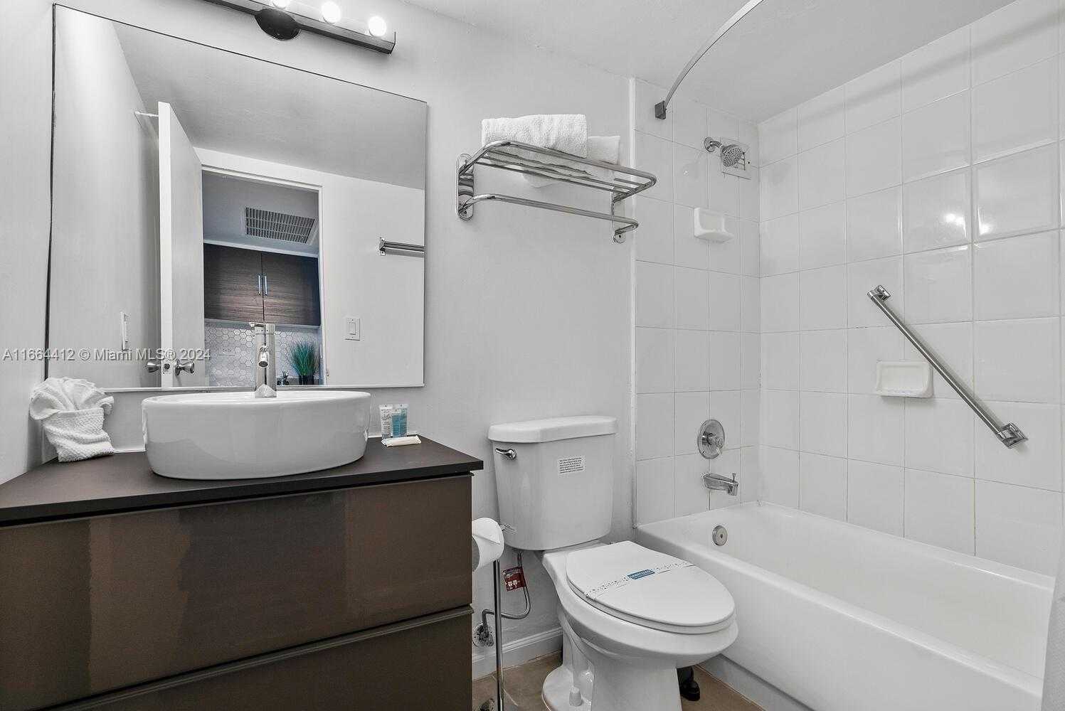 Small Image of 19201 COLLINS AVE #743, Sunny Isles Beach Number 5