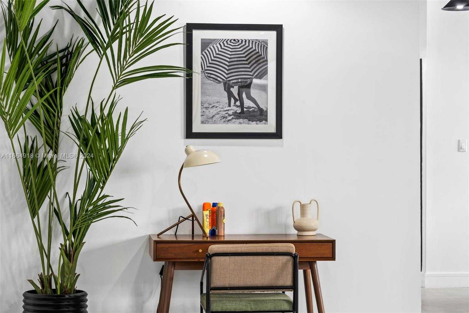 Small Image of 852 COLLINS AVE #101, Miami Beach Number 12