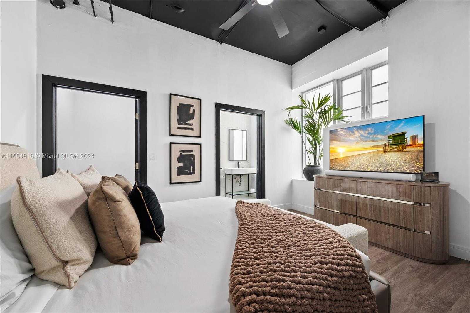 Small Image of 852 COLLINS AVE #101, Miami Beach Number 18