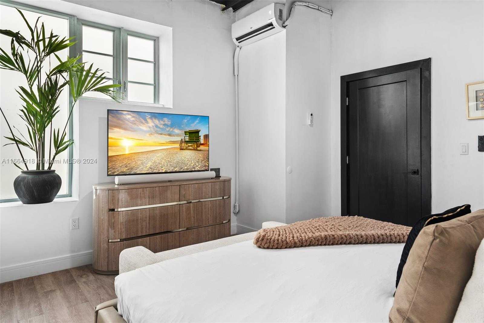 Small Image of 852 COLLINS AVE #101, Miami Beach Number 19