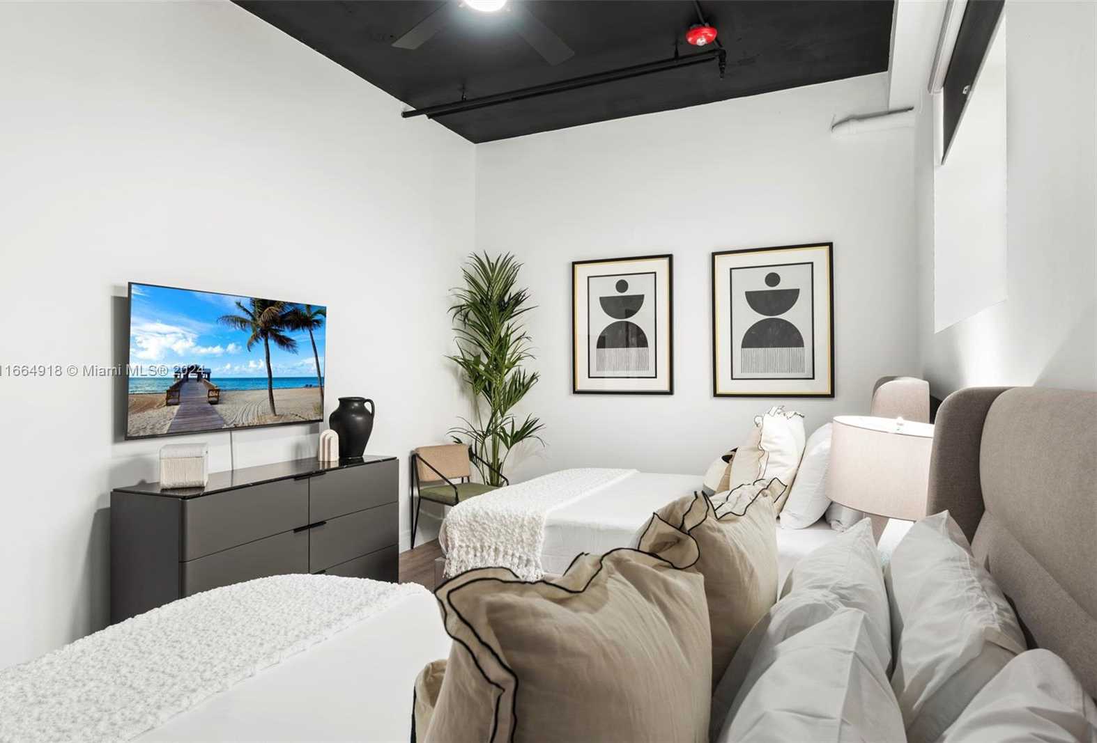 Small Image of 852 COLLINS AVE #101, Miami Beach Number 29