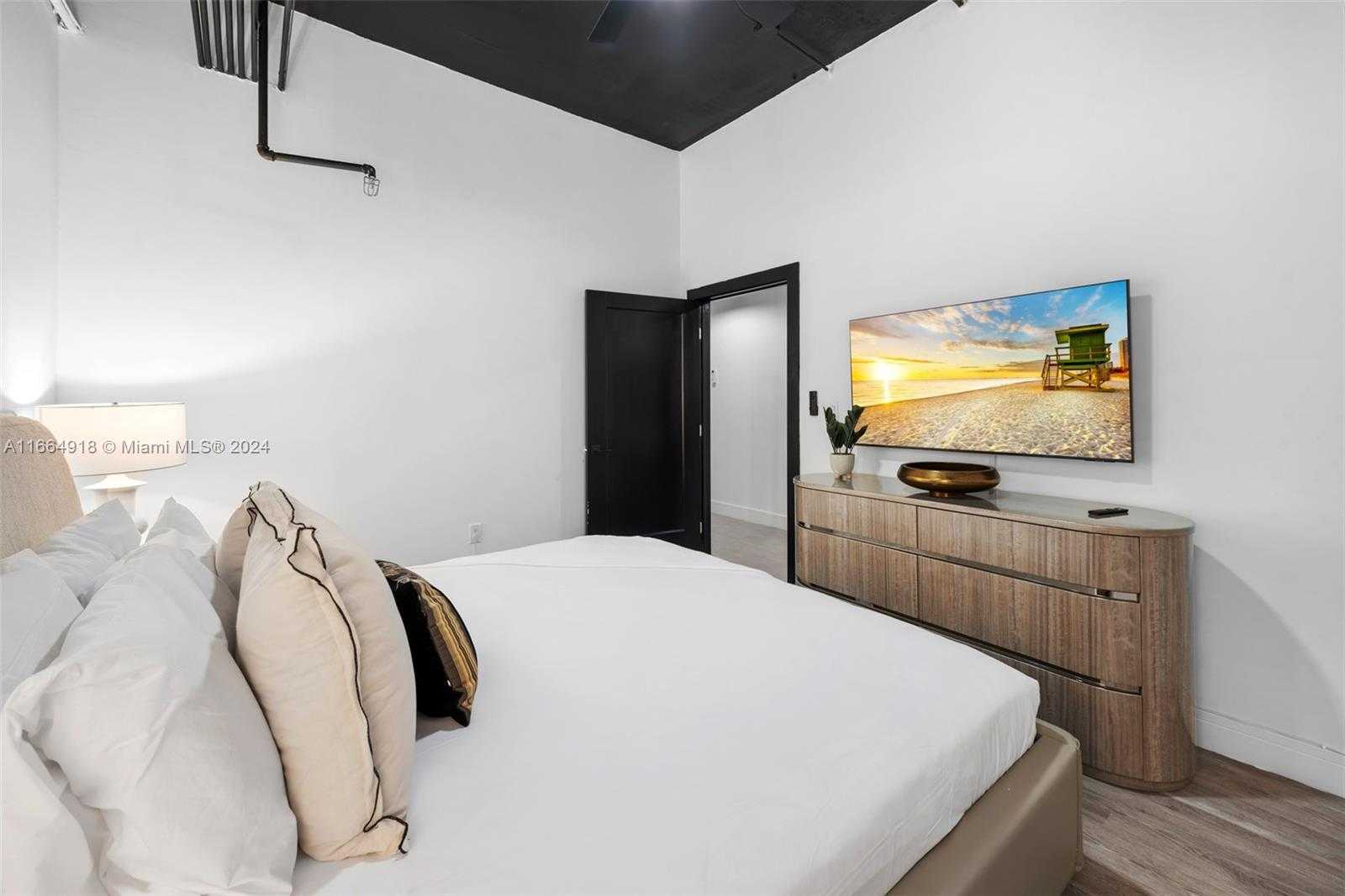 Small Image of 852 COLLINS AVE #101, Miami Beach Number 32