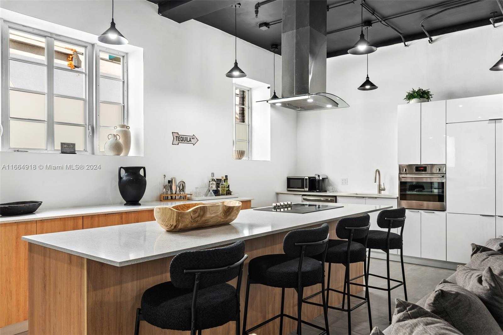 Small Image of 852 COLLINS AVE #101, Miami Beach Number 4