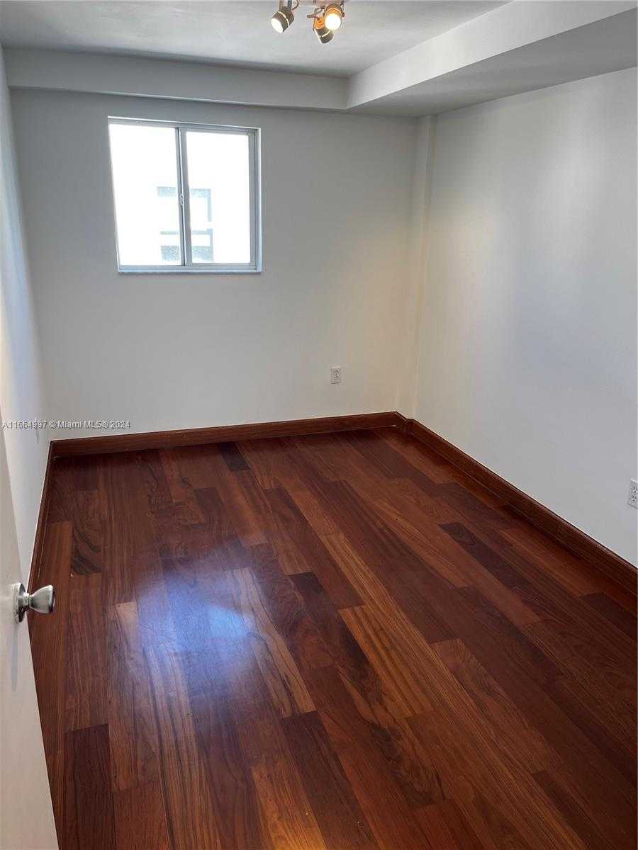 Small Image of 1701 Sunset Harbour Dr, Miami Beach, FL 33139, USA Number 16
