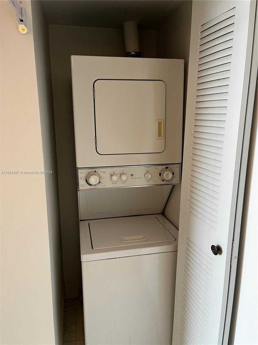 Small Image of 1701 Sunset Harbour Dr, Miami Beach, FL 33139, USA Number 21