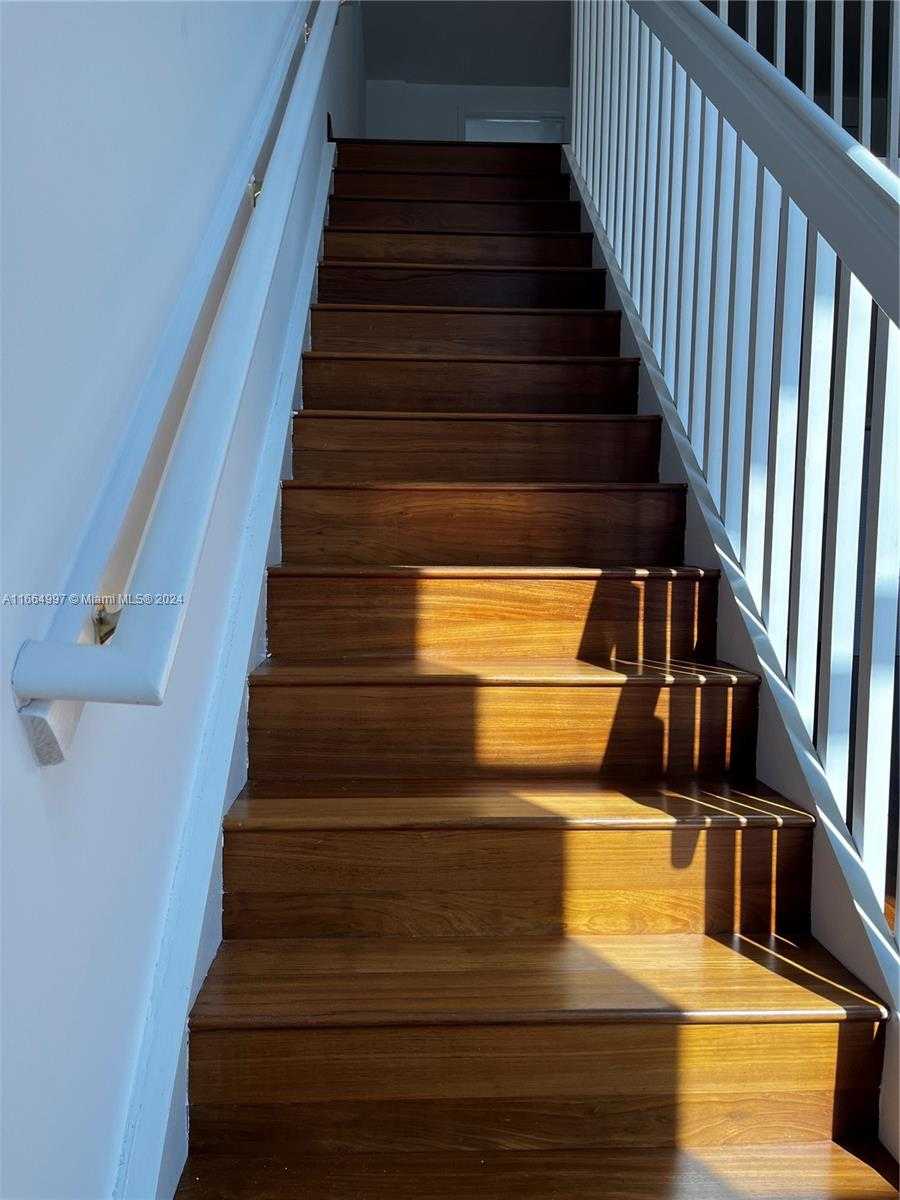 Small Image of 1701 Sunset Harbour Dr, Miami Beach, FL 33139, USA Number 7