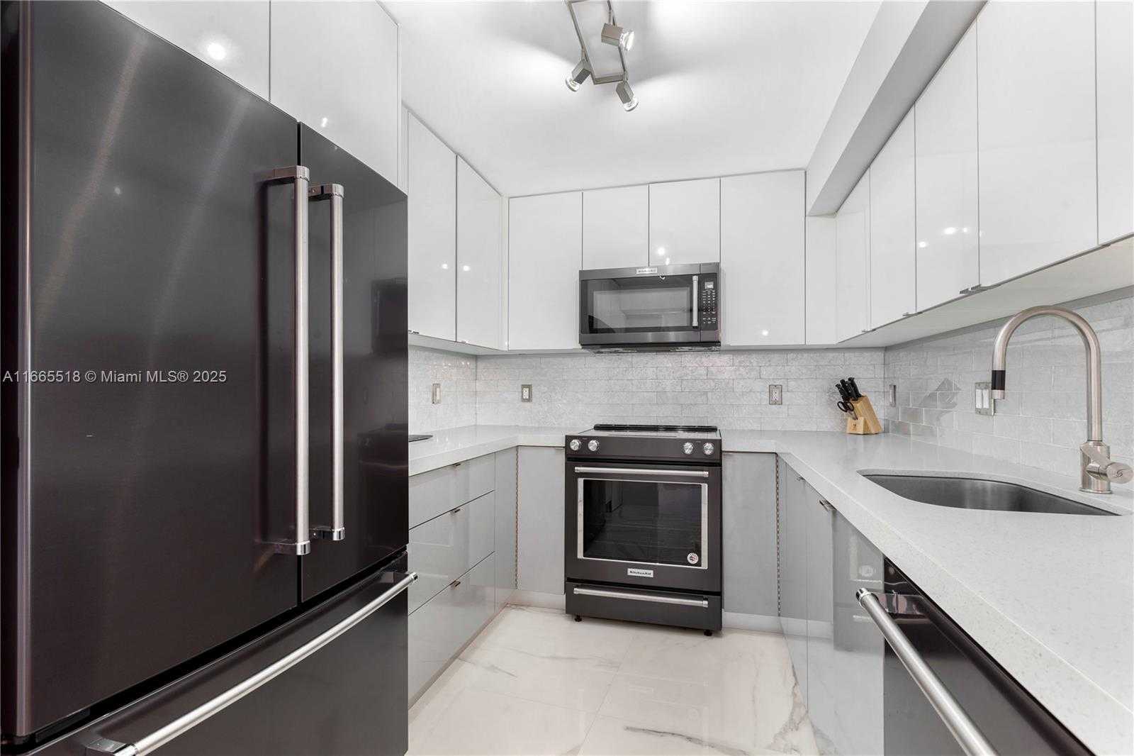 Small Image of 6039 COLLINS AVE #1527, Miami Beach Number 11