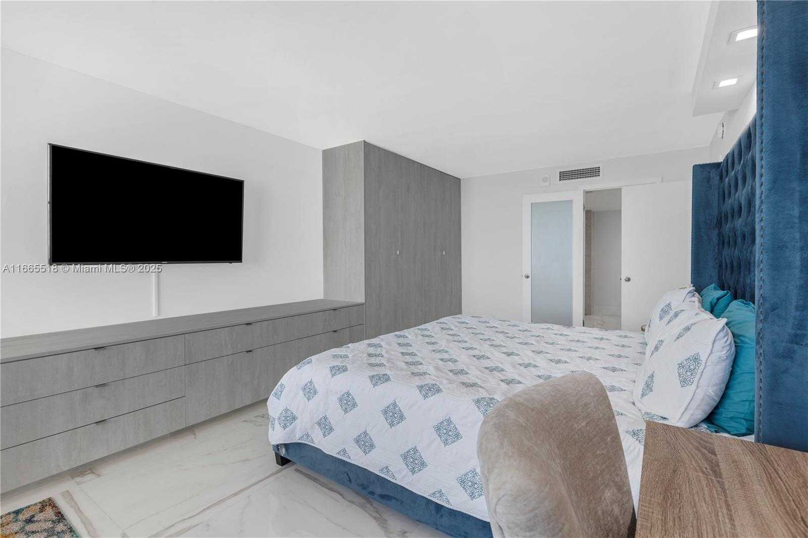 Small Image of 6039 COLLINS AVE #1527, Miami Beach Number 15
