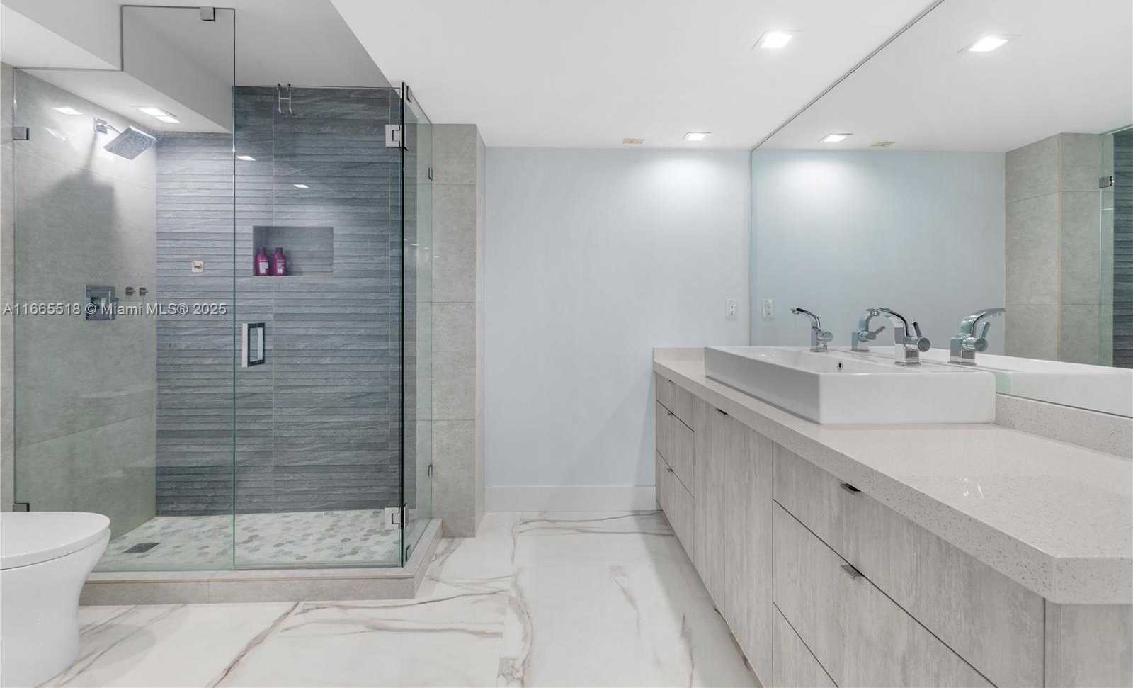 Small Image of 6039 COLLINS AVE #1527, Miami Beach Number 17