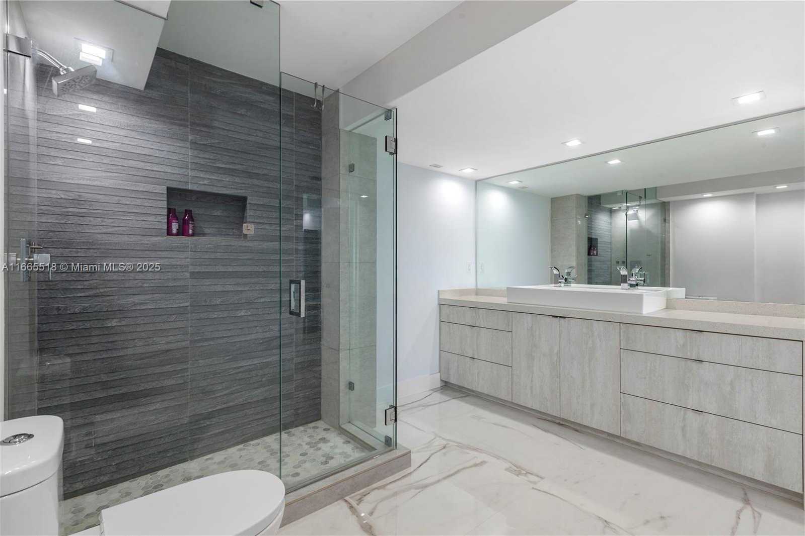 Small Image of 6039 COLLINS AVE #1527, Miami Beach Number 18