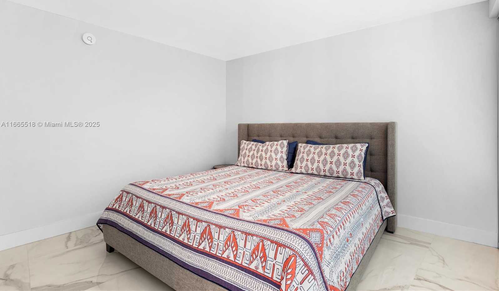 Small Image of 6039 COLLINS AVE #1527, Miami Beach Number 19