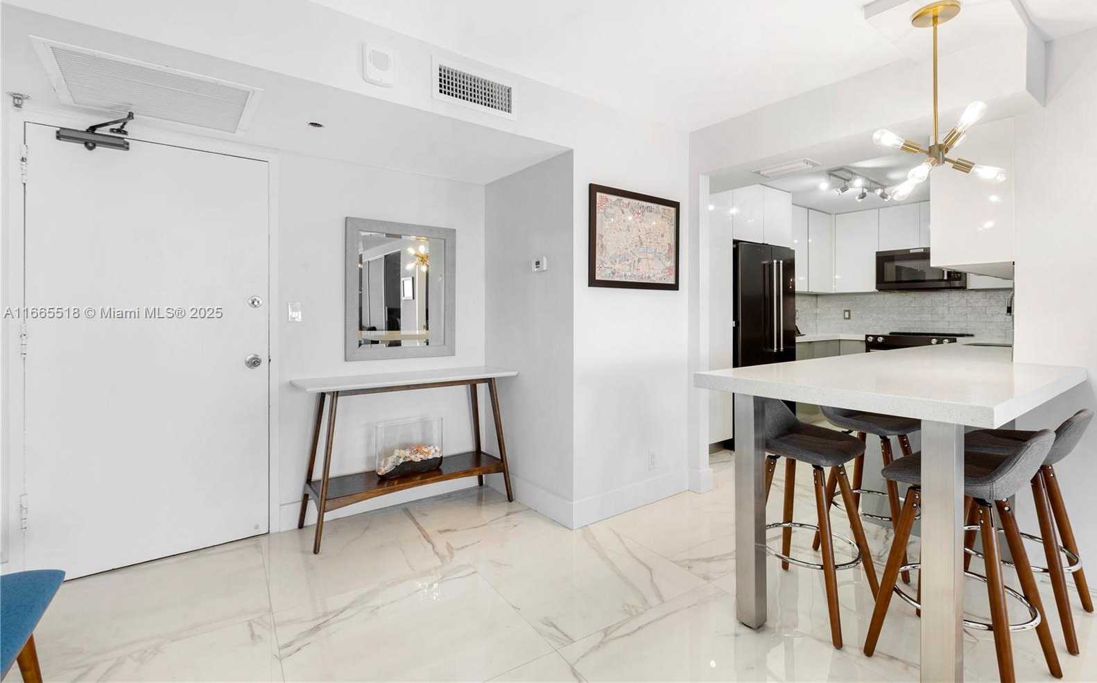 Small Image of 6039 COLLINS AVE #1527, Miami Beach Number 9