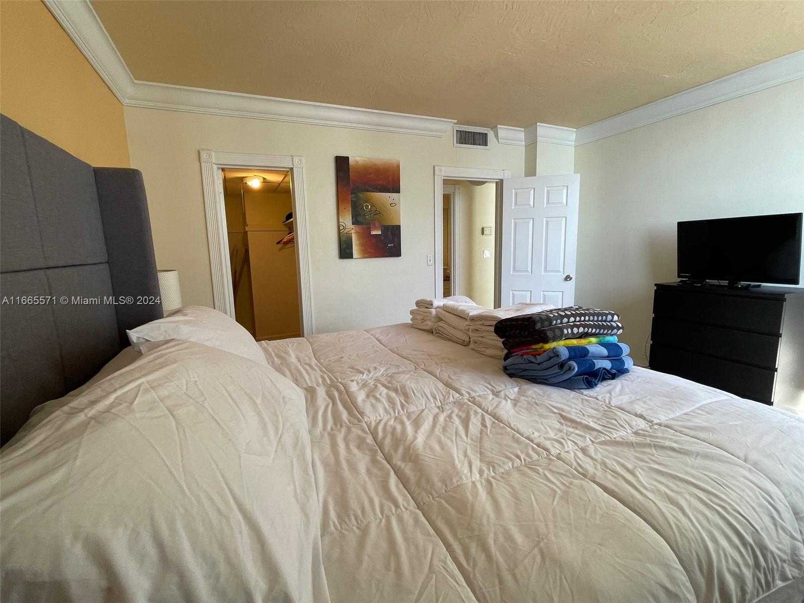 Small Image of 3801 SOUTH OCEAN DR #11Y, Hollywood Number 9