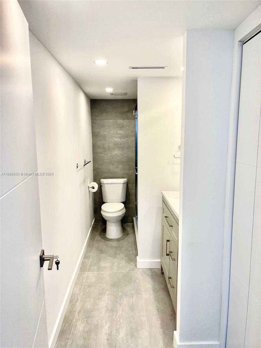 Small Image of 5555 COLLINS AVE #9A, Miami Beach Number 11
