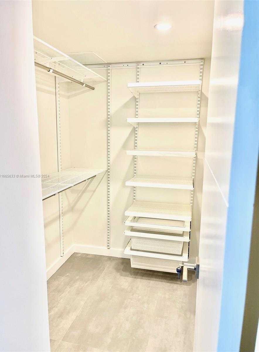 Small Image of 5555 COLLINS AVE #9A, Miami Beach Number 12