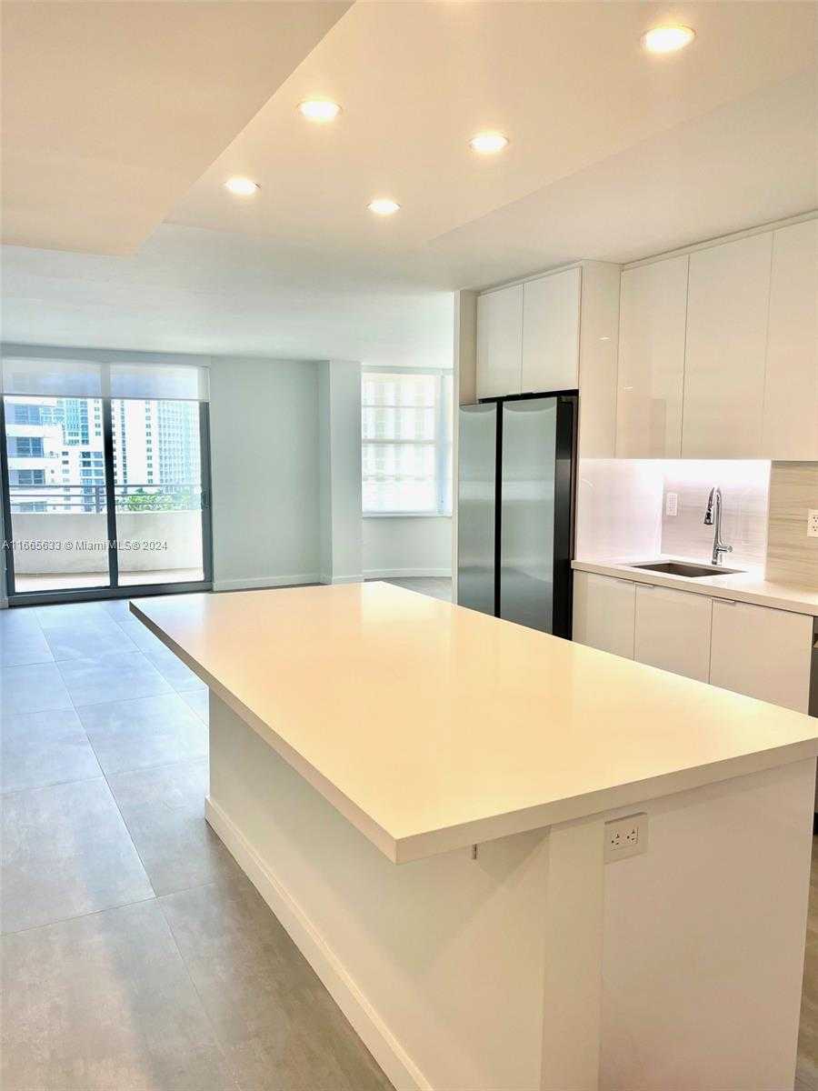 Small Image of 5555 COLLINS AVE #9A, Miami Beach Number 2
