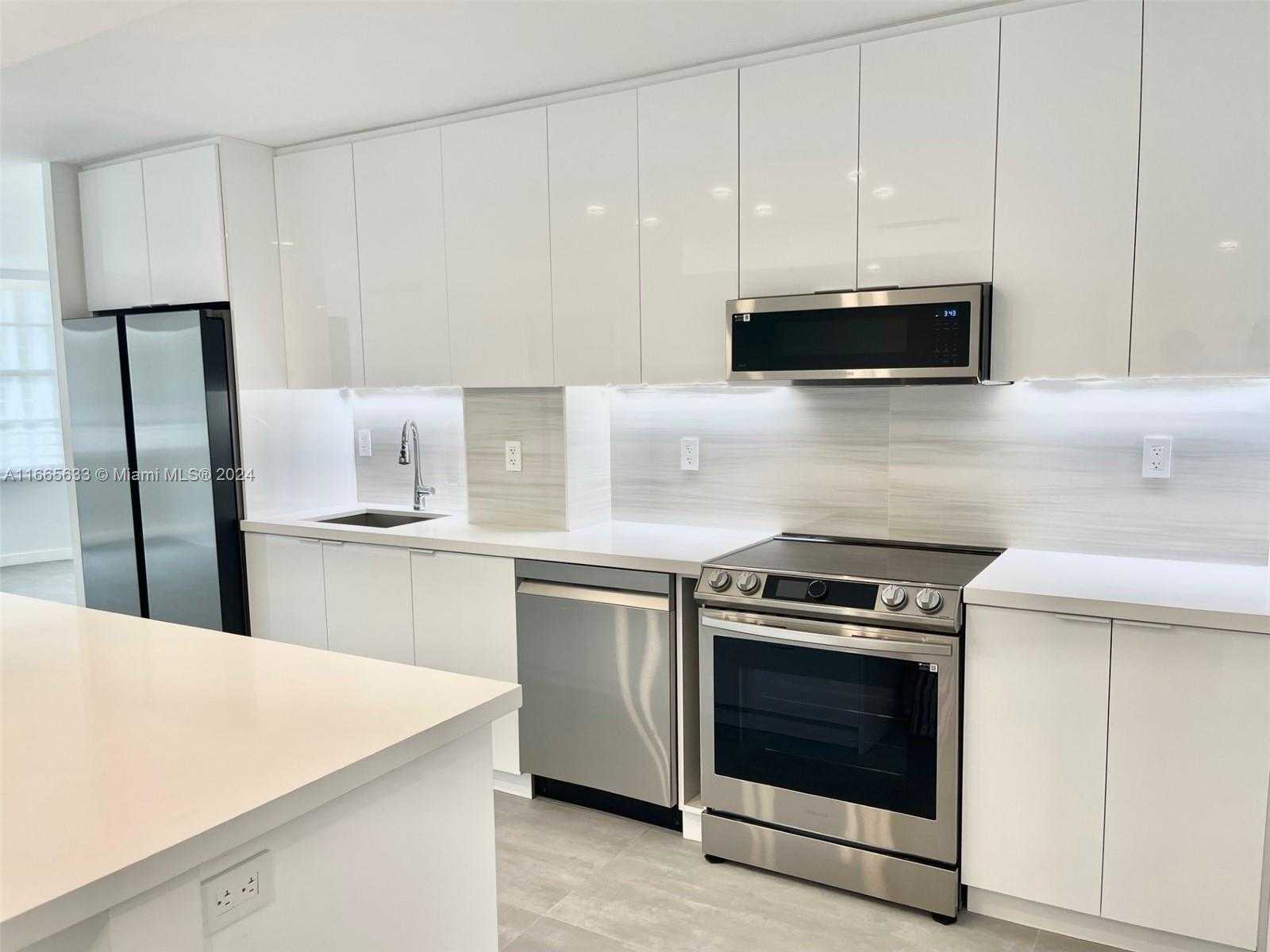 Small Image of 5555 COLLINS AVE #9A, Miami Beach Number 3