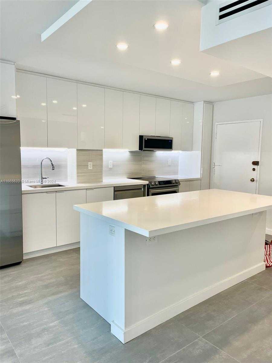 Small Image of 5555 COLLINS AVE #9A, Miami Beach Number 4