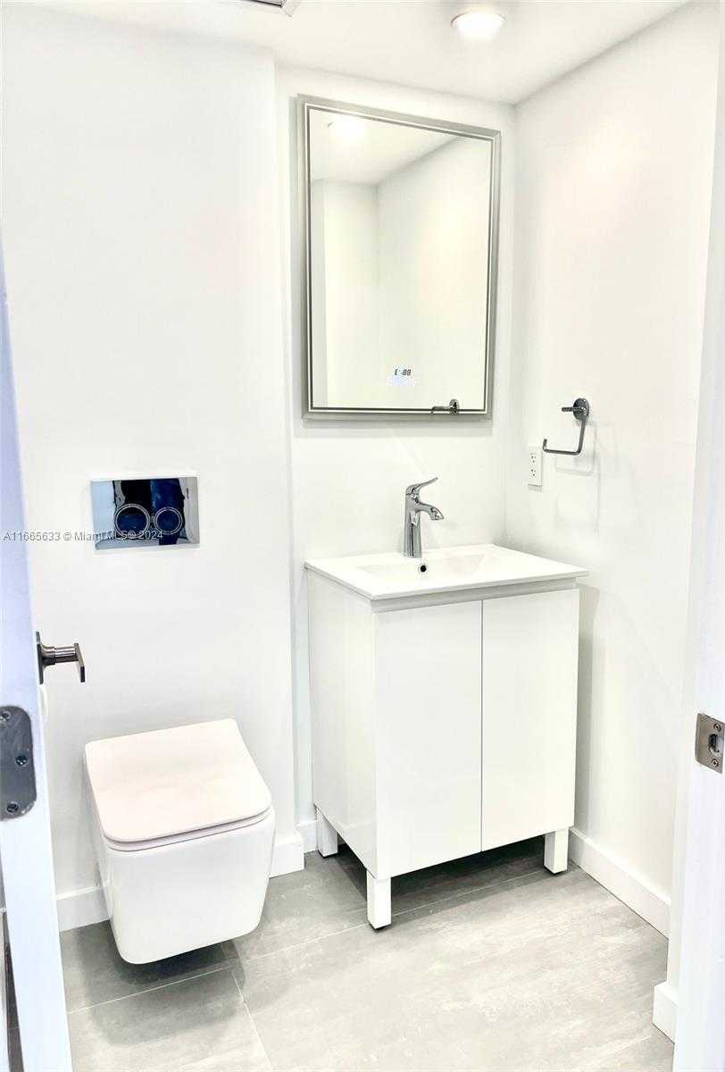 Small Image of 5555 COLLINS AVE #9A, Miami Beach Number 7