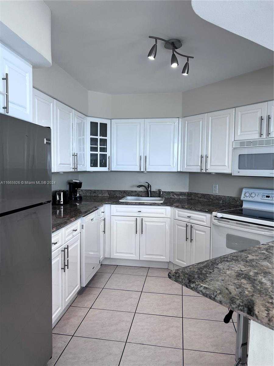 Small Image of 5161 COLLINS AVE #405, Miami Beach Number 18
