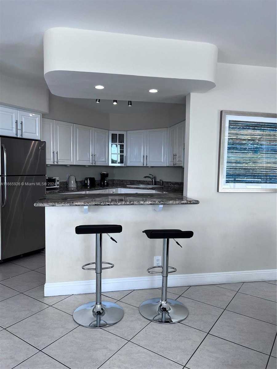Small Image of 5161 COLLINS AVE #405, Miami Beach Number 19