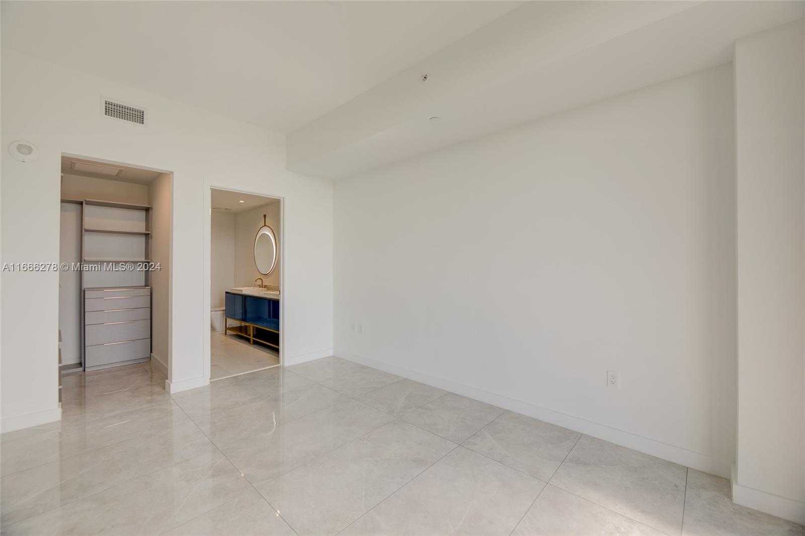 Small Image of 2678 TIGERTAIL AVE #1403, Coconut Grove Number 11